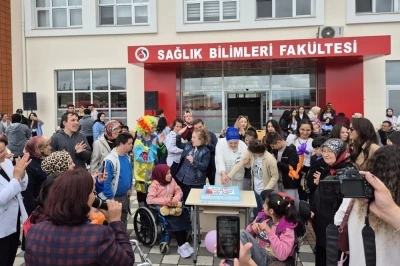 Kastamonu &Uuml;niversitesi&rsquo;nde otizmli &ccedil;ocuklar doyasıya eğlendi
