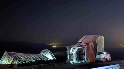 Katliam gibi zincirleme kaza: 3 &ouml;l&uuml;, 14 yaralı