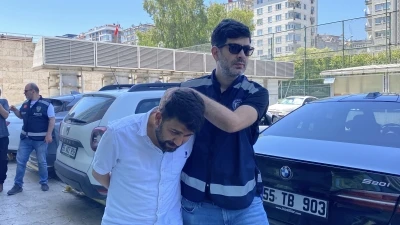 Kavga ettiği kişiyi otomobiliyle 2 kez &uuml;zerinden ge&ccedil;ip &ouml;ld&uuml;ren sanığa 18 yıl hapis