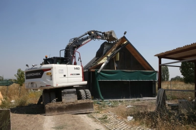 Kayapa&rsquo;da İki Ka&ccedil;ak Yapı Yıkıldı