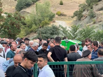 Kayboldukları denizde 5 g&uuml;n sonra cansız bedenleri bulunan kadınlar toprağa verildi