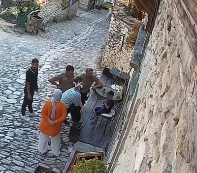 Kayıp Aras&rsquo;a anne şefkati: Polis gelene kadar başından ayrılmadı