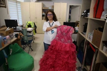 Kayıp Eşya B&uuml;rosu&rsquo;ndaki unutulan eşyalar g&uuml;l&uuml;msetti