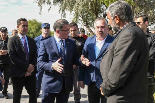 Kayıp &uuml;niversite &ouml;ğrencisi Rojin&rsquo;in arama &ccedil;alışmaları havadan karada ve g&ouml;lde yapılıyor
