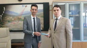 Kaymakam&rsquo;dan başarılı memura &ouml;d&uuml;l
