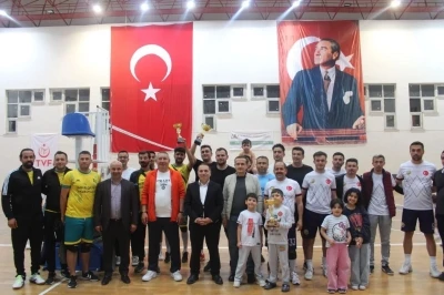 Kaymakam Duru "Kurumlar Arası Voleybol Turnuvası" finaline katıldı
