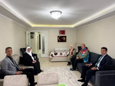 Kaymakam Kaya&rsquo;dan şehitlerin annelerine anlamlı ziyaret
