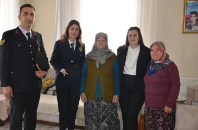 Kaymakam &Ouml;zdemir&rsquo;den şehit annelerine anlamlı ziyaret
