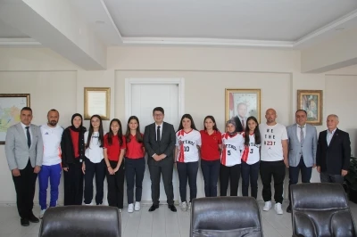 Kaymakam &Ouml;zdemir sporcuları ağırladı
