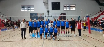 Kaymakam &Ouml;zt&uuml;rk, spor branşları hakkında bilgi aldı
