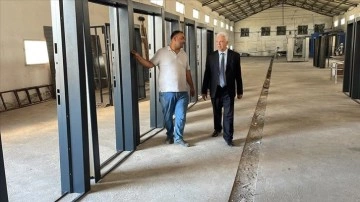 Kaynak ustası devlet desteğiyle &ccedil;elik kapı &uuml;reten girişimci oldu