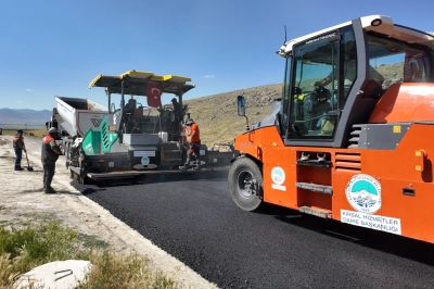Kayseri B&uuml;y&uuml;kşehir'den İncesu Kırsalına 17,5 Milyon TL'lik Sıcak Asfalt Yatırımı