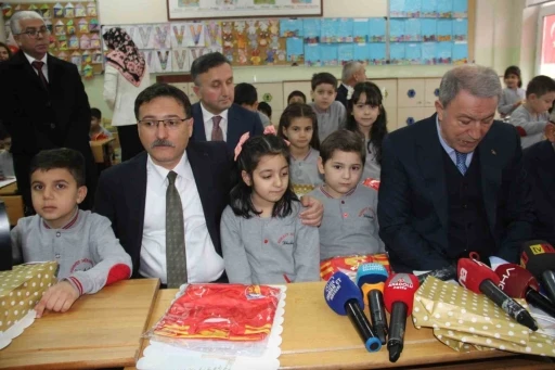 Kayseri&rsquo;de 315 bin &ouml;ğrenci karne heyecanı yaşadı
