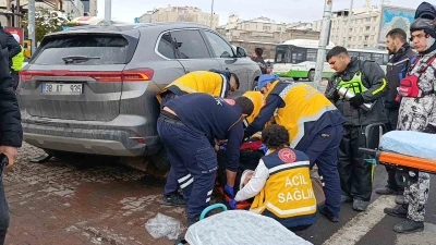 Kayseri&rsquo;de ara&ccedil; yayaların arasına daldı: 5 yaralı