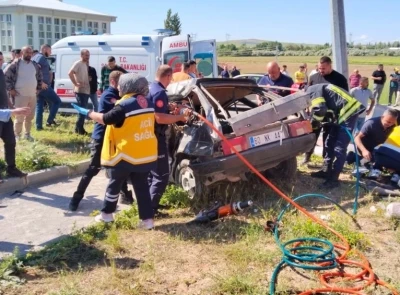 Kayseri'de facia: 2 otomobil &ccedil;arpıştı; 3 &ouml;l&uuml;, 5 yaralı