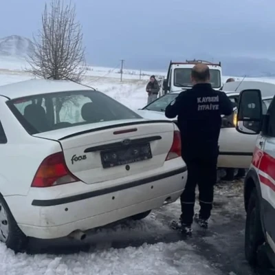 Kayseri&rsquo;de iki otomobil &ccedil;arpıştı: 1 &ouml;l&uuml;, 1 yaralı