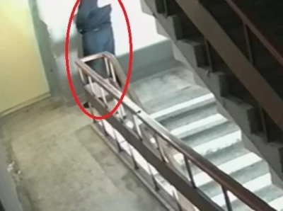 Kayseri&rsquo;de kurye, sipariş getirdiği binaya idrarını yaptı