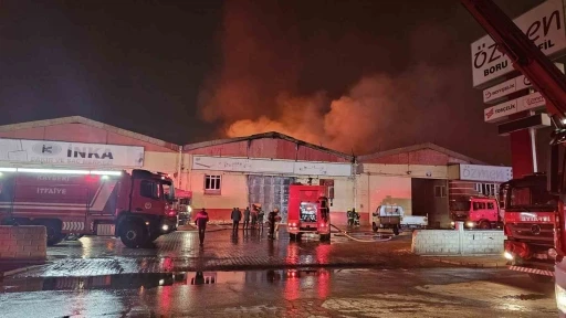Kayseri&rsquo;deki fabrika yangını 3 saatte s&ouml;nd&uuml;r&uuml;ld&uuml;

