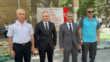 Kayseri Vakıflar B&ouml;lge M&uuml;d&uuml;rl&uuml;ğ&uuml; Niğde&rsquo;de aşure dağıttı
