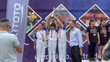 Kayserili ok&ccedil;ulardan 3 g&uuml;m&uuml;ş madalya
