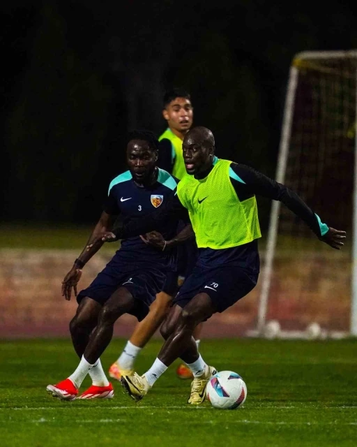 Kayserispor&rsquo;da kadro dışı oyuncular affedildi
