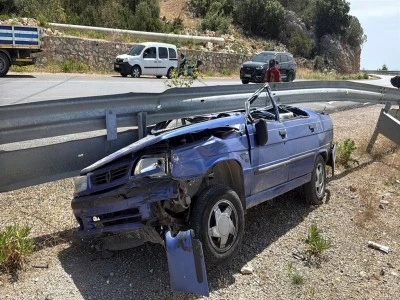 Kaza yapan bu otomobilden sağ &ccedil;ıktı