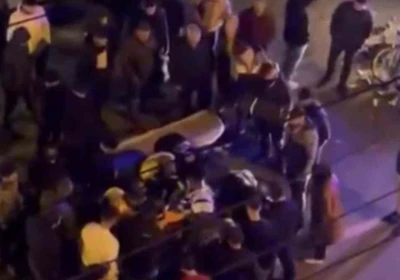 Kaza yapan motosiklet s&uuml;r&uuml;c&uuml;s&uuml; acılar i&ccedil;inde bağırdı