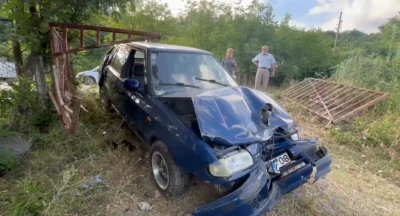 Kaza yapan s&uuml;r&uuml;c&uuml; aracını bırakıp uyumaya gitti