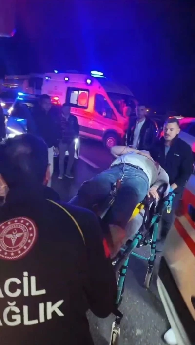 Kazada ara&ccedil;ta sıkışan s&uuml;r&uuml;c&uuml; b&ouml;yle kurtarıldı
