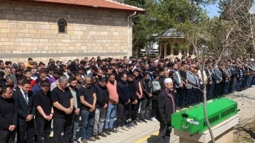 Kazada hayatını kaybeden 17 yaşındaki gen&ccedil; son yolculuğuna uğurlandı