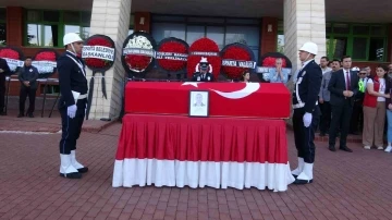 Kazada şehit olan polisin cenazesi t&ouml;renle memleketine uğurlandı
