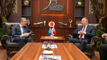 Kazakistan B&uuml;y&uuml;kel&ccedil;isi KB&Uuml; Rekt&ouml;r&uuml; Kırışık ile bir araya geldi
