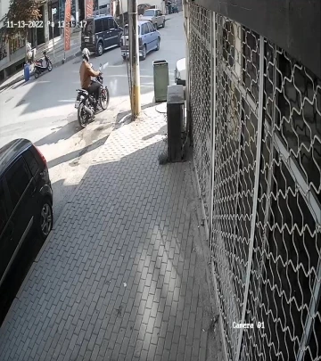 Bursa'da motosikletli s&uuml;r&uuml;c&uuml;ye &ccedil;arpıp ka&ccedil;tı