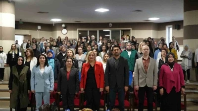 KB&Uuml;&rsquo;de Batı Karadeniz Ebeler Haftası sempozyumu d&uuml;zenlendi
