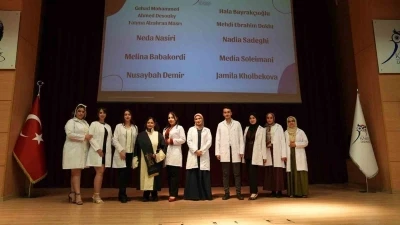 KB&Uuml;&rsquo;de fizyoterapi &ouml;ğrencileri beyaz &ouml;nl&uuml;klerini giydi
