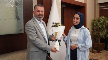 KB&Uuml;&rsquo;DE Hemşireler Haftası&rsquo;nda Hemşirelik B&ouml;l&uuml;m&uuml; &ouml;ğrencilerine tohum hediye edildi
