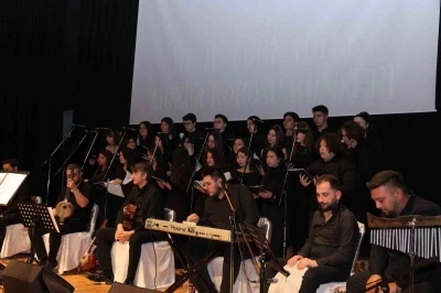 KEAL T&uuml;rk Halk M&uuml;ziği Korosu konseri b&uuml;y&uuml;k beğeni topladı
