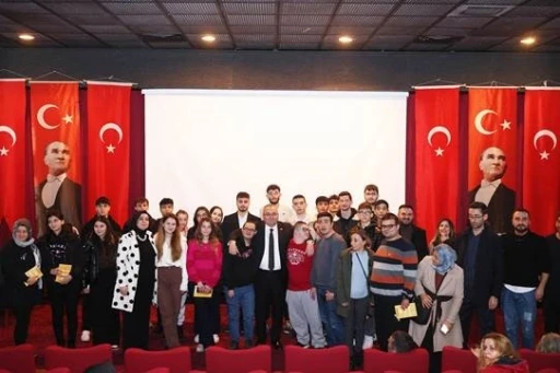 Ke&ccedil;i&ouml;ren Belediye Başkanı &Ouml;zarslan gen&ccedil;lerle buluştu
