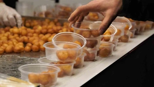 Ke&ccedil;i&ouml;ren Belediyesi&rsquo;nden vatandaşlara kandil simidi ve lokma ikramı
