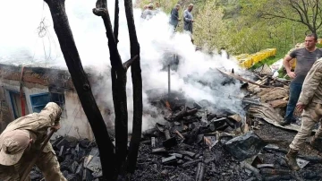 Kemaliye&rsquo;de 1 ev yandı
