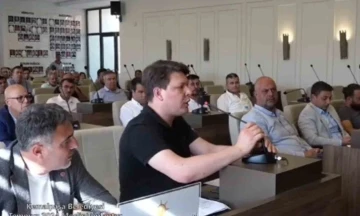 Kemalpaşa&rsquo;daki Binali Yıldırım Millet Bah&ccedil;esi&rsquo;nin isim değişikliği &ouml;nerisine AK Parti&rsquo;den tepki
