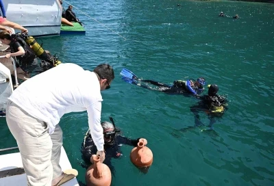 Kemer&rsquo;de Hıdırellez Dalışı renkli g&ouml;r&uuml;nt&uuml;lere sahne oldu
