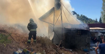 Kendi evini ateşe verdiği iddiasıyla g&ouml;zaltına alındı
