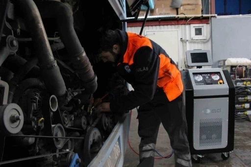 Kendi otob&uuml;slerini kendileri tamir ediyor
