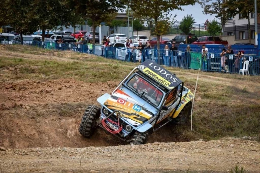 Kendi tasarladığı ara&ccedil;la T&uuml;rkiye şampiyonluğuna koşuyor