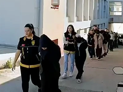 Kendilerini kamu g&ouml;revlisi olarak tanıtan &ccedil;ete &ccedil;&ouml;kertildi