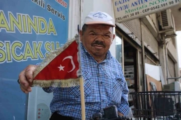 Kendisi k&uuml;&ccedil;&uuml;k, hatırı ve sevgisi b&uuml;y&uuml;k
