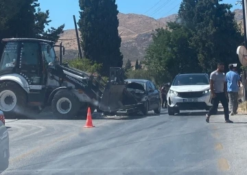 Kep&ccedil;e otomobile &ccedil;arptı
