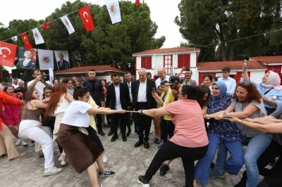 Kepez&rsquo;de anneler yarıştı, &ccedil;ocuklar izledi
