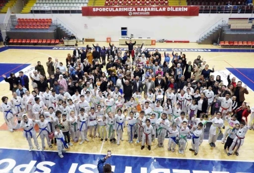 Kepezli tekvandocuların &uuml;st kuşak sevinci
